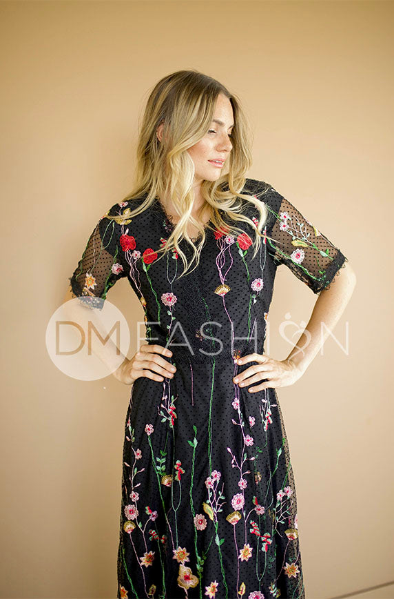 HEILIS Flower Embroidery Dress ナナミ　コラボ HEILIS Flower Embroidery Dress ナナミ コラボ Nanami Original